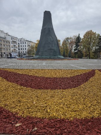 Новини Харкова: в саду Шевченка оновлюють клумби